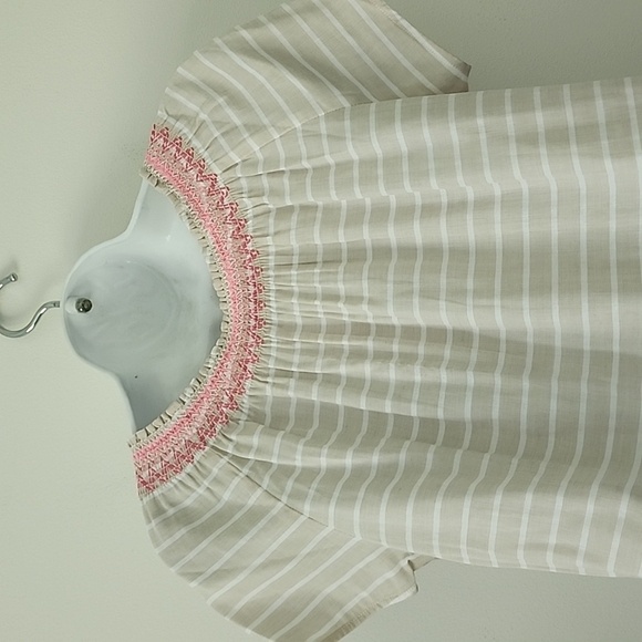 Vineyard Vines Boardwalk Stripe Smocked Beige and Pink Women's Top Size XS - Picture 10 of 13